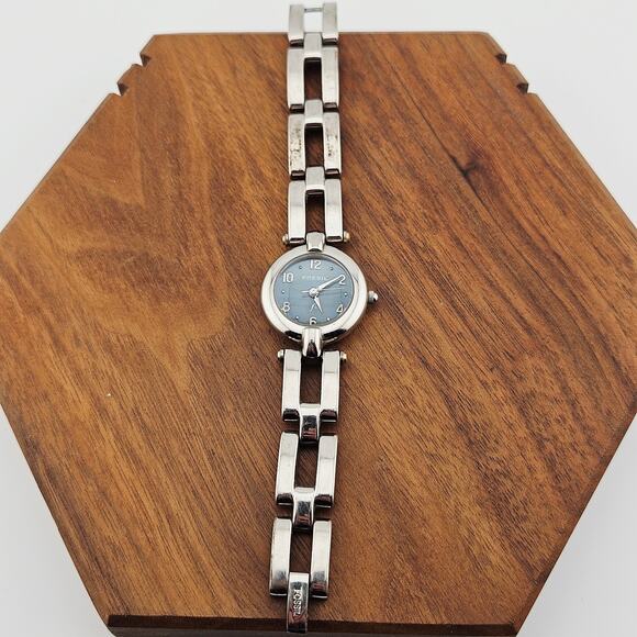 Fossil Women's Silver Tone Round Blue Dial Bracelet Watch Retro Link ES-8931 - Picture 4 of 7